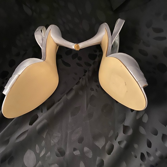 Silver evening shoe - Picture 2 of 11